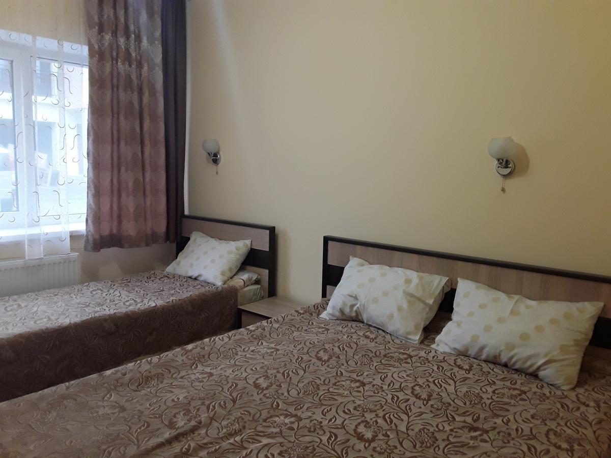 Gostynnyi Dvir Cottage Ternopil Exterior photo