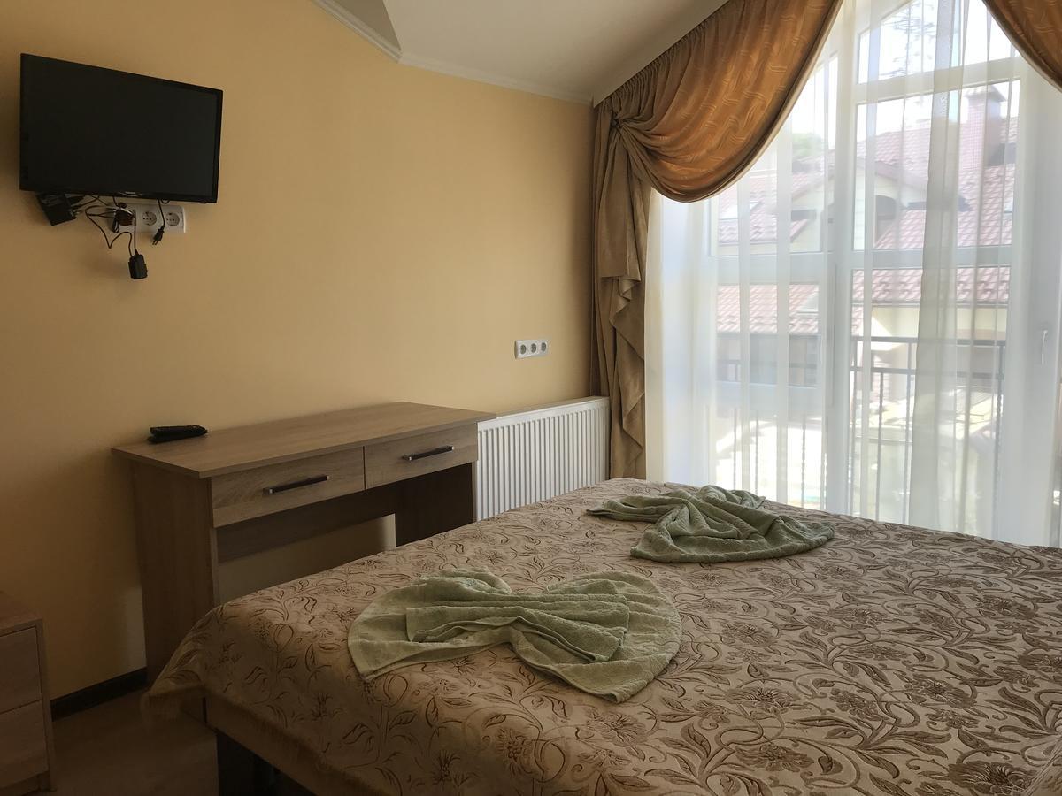 Gostynnyi Dvir Cottage Ternopil Exterior photo